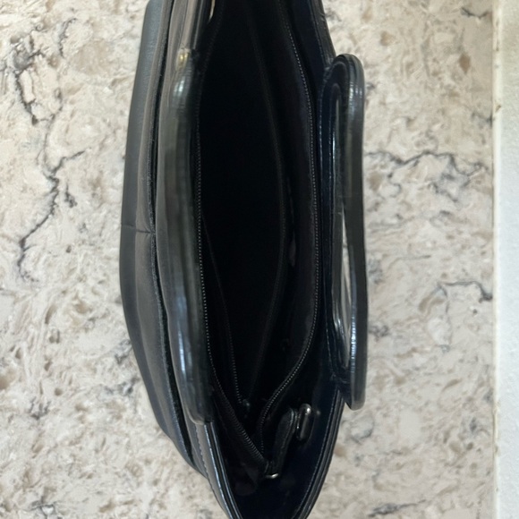 Vintage Marlo Black Leather Handbag with Circular Handle - Picture 4 of 5